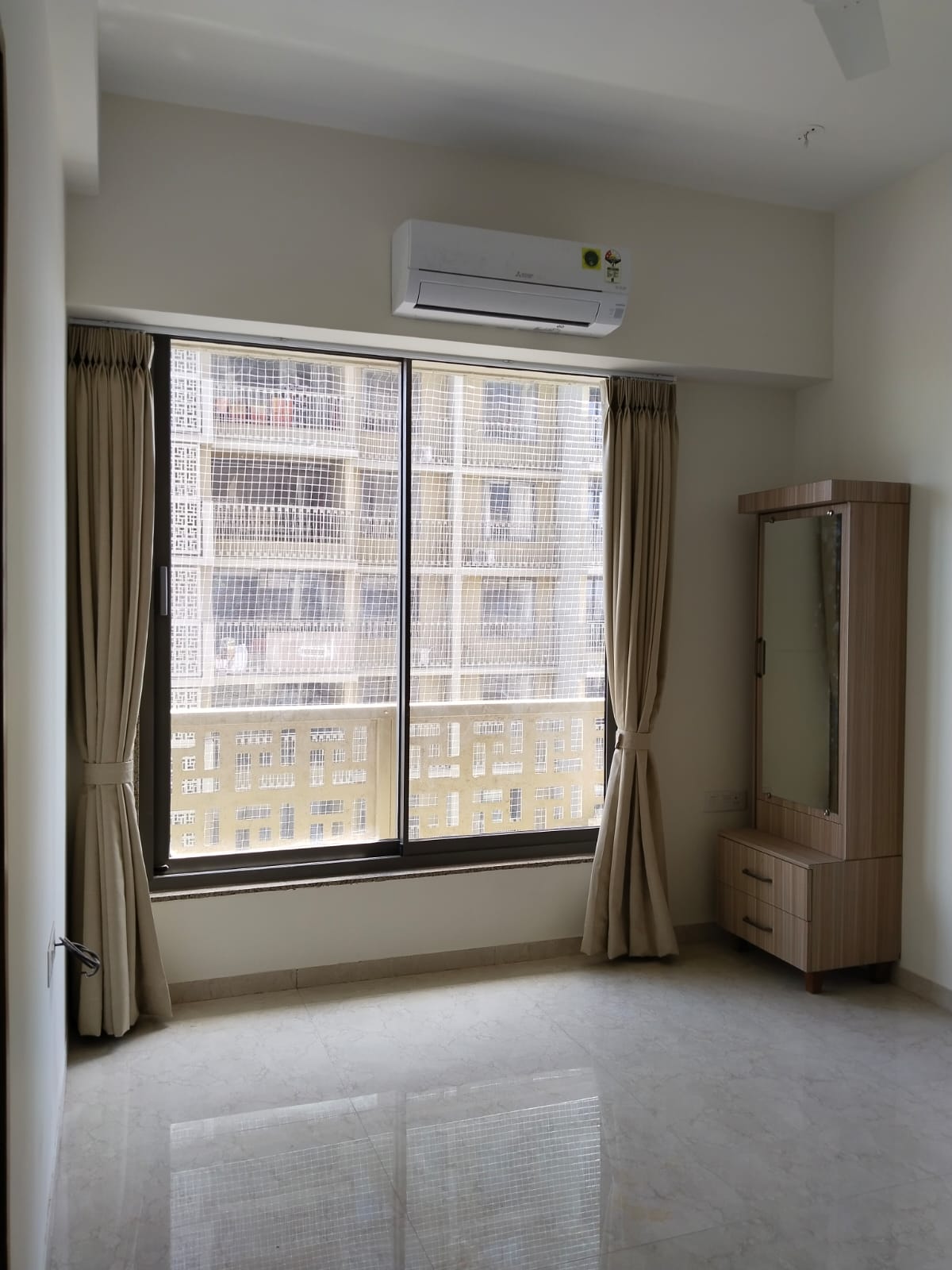 4 BHK 3000 Sq.FT Residential Flat for Rent in Thaltej Ahmedabad - Media 7