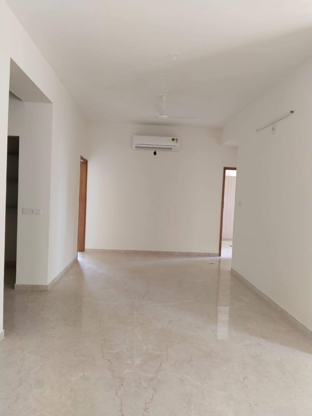 4 BHK 3000 Sq.FT Residential Flat for Rent in Thaltej Ahmedabad - Media 4