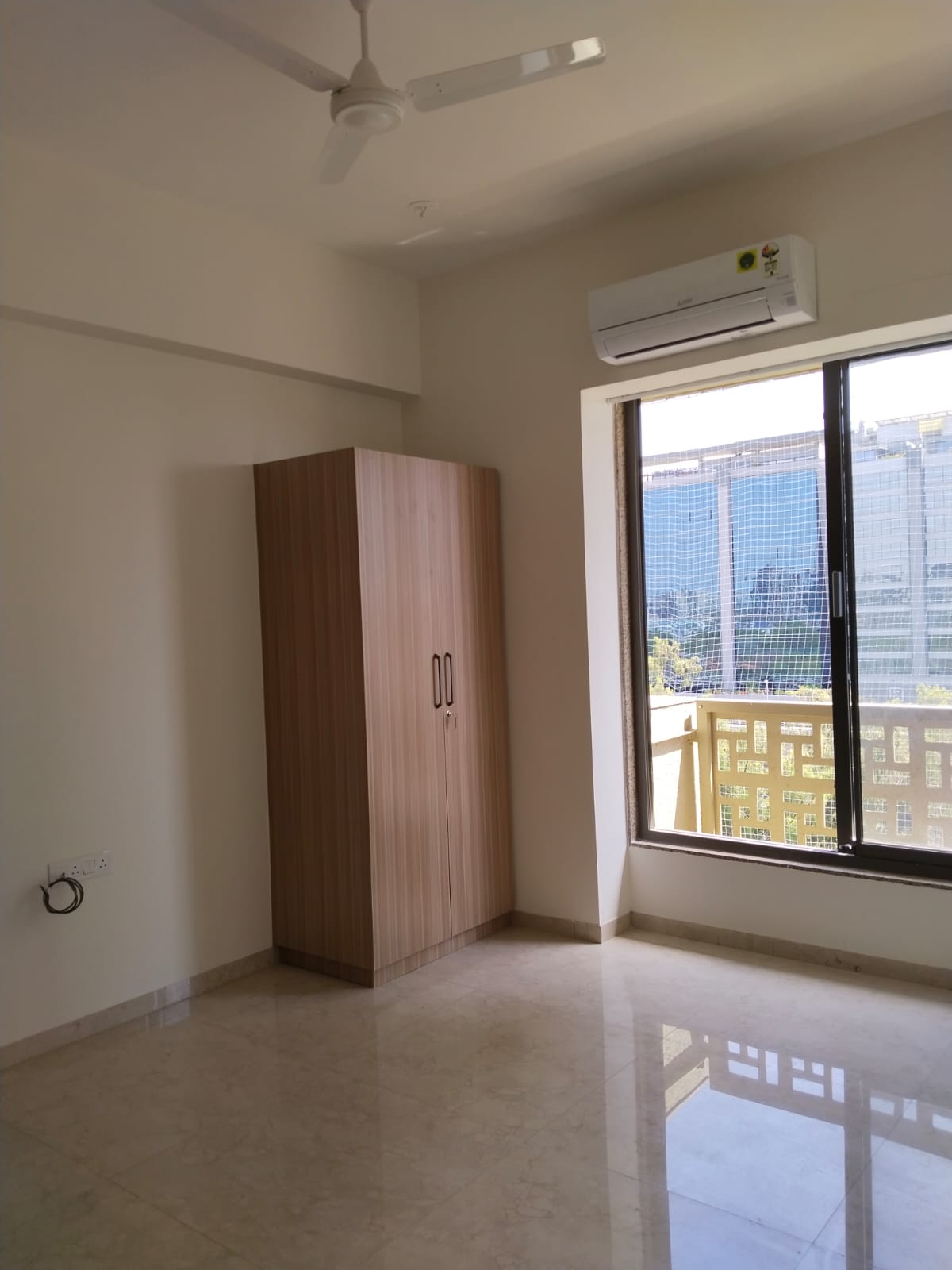 4 BHK 3000 Sq.FT Residential Flat for Rent in Thaltej Ahmedabad - Media 9