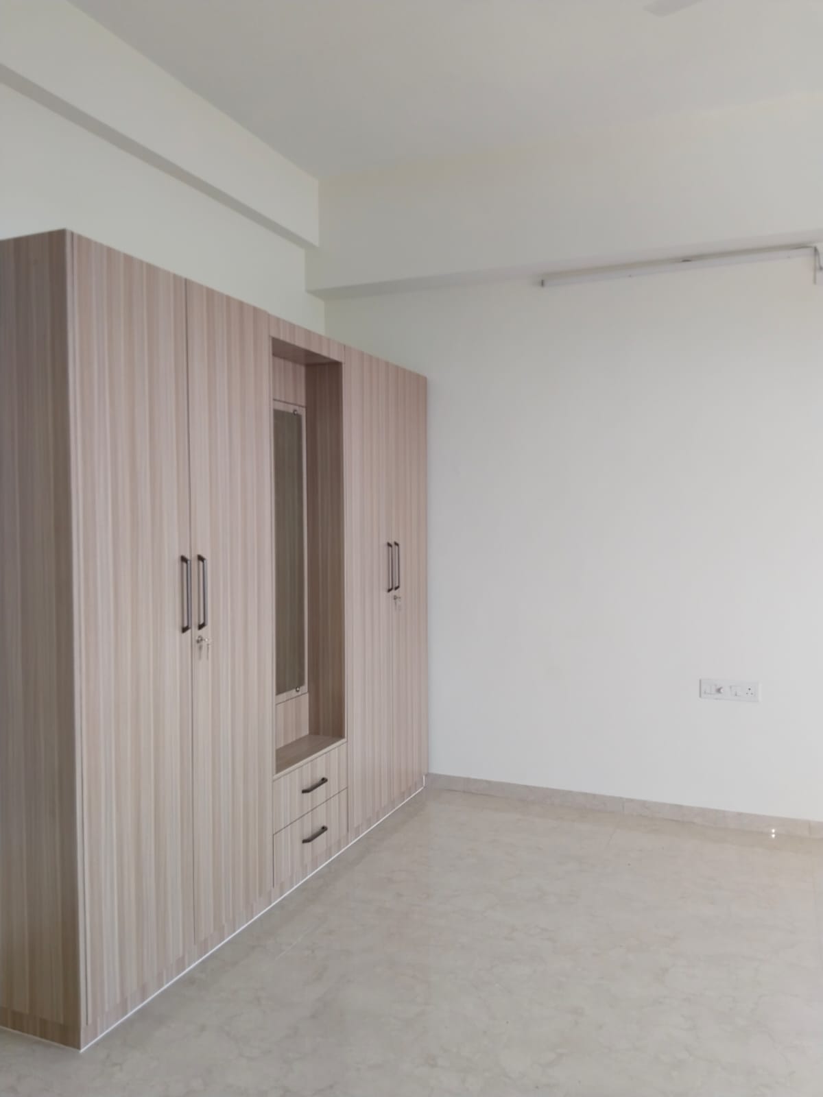 4 BHK 3000 Sq.FT Residential Flat for Rent in Thaltej Ahmedabad - Media 6