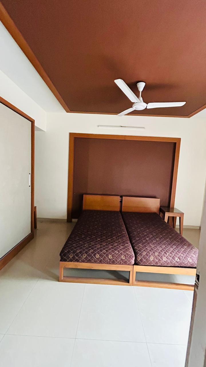 4 BHK 3510 Sq.FT Residential Flat for Rent in Prahladnagar Ahmedabad - Media 3