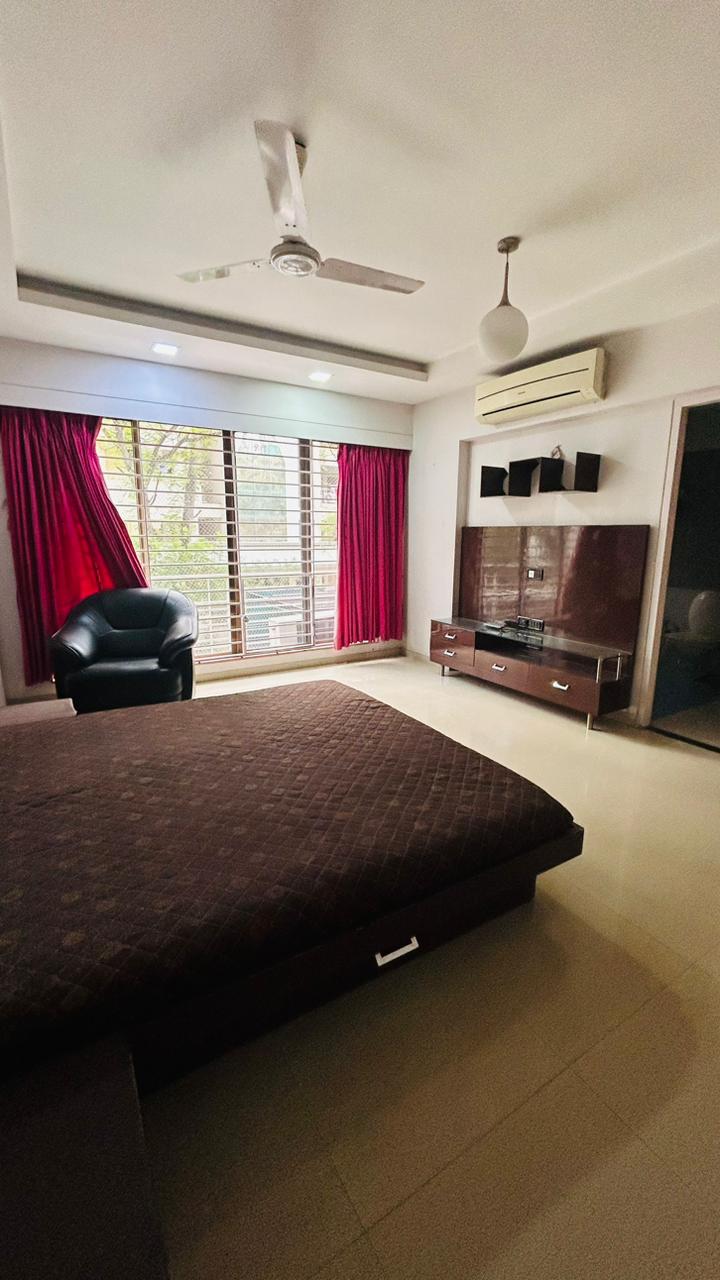 4 BHK 3510 Sq.FT Residential Flat for Rent in Prahladnagar Ahmedabad - Media 6