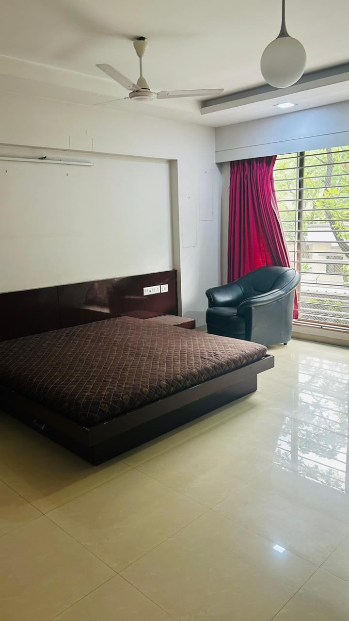 4 BHK 3510 Sq.FT Residential Flat for Rent in Prahladnagar Ahmedabad - Media 11
