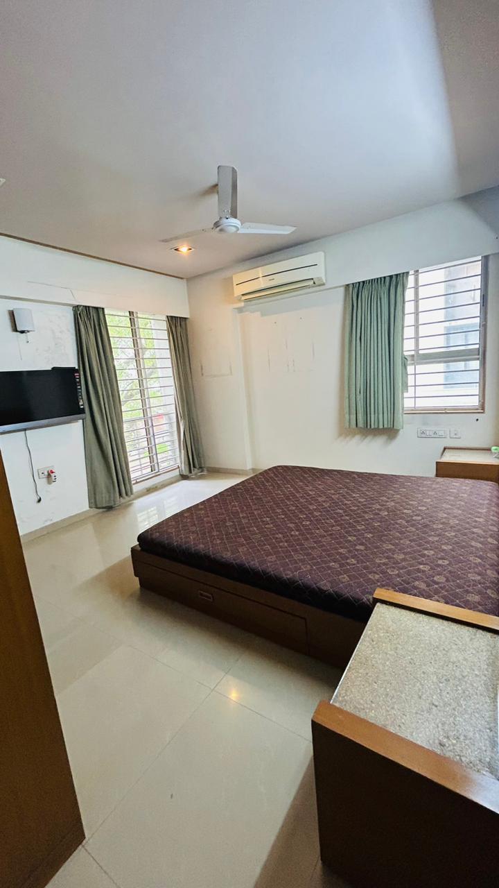 4 BHK 3510 Sq.FT Residential Flat for Rent in Prahladnagar Ahmedabad - Media 19