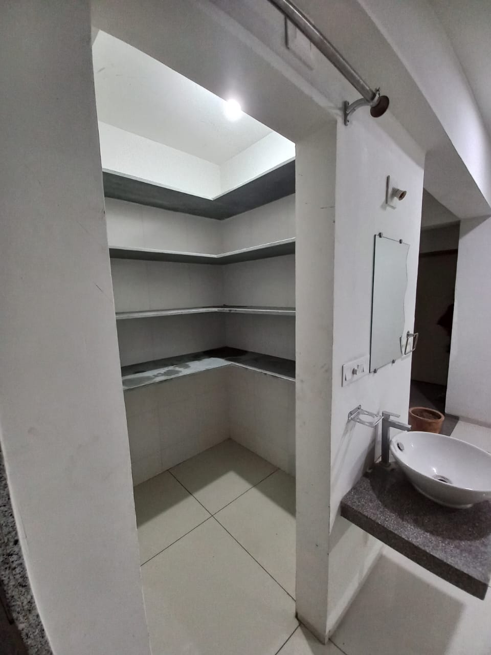 3 BHK 2254 Sq.FT Residential Flat for Rent in Vastrapur Ahmedabad - Media 5