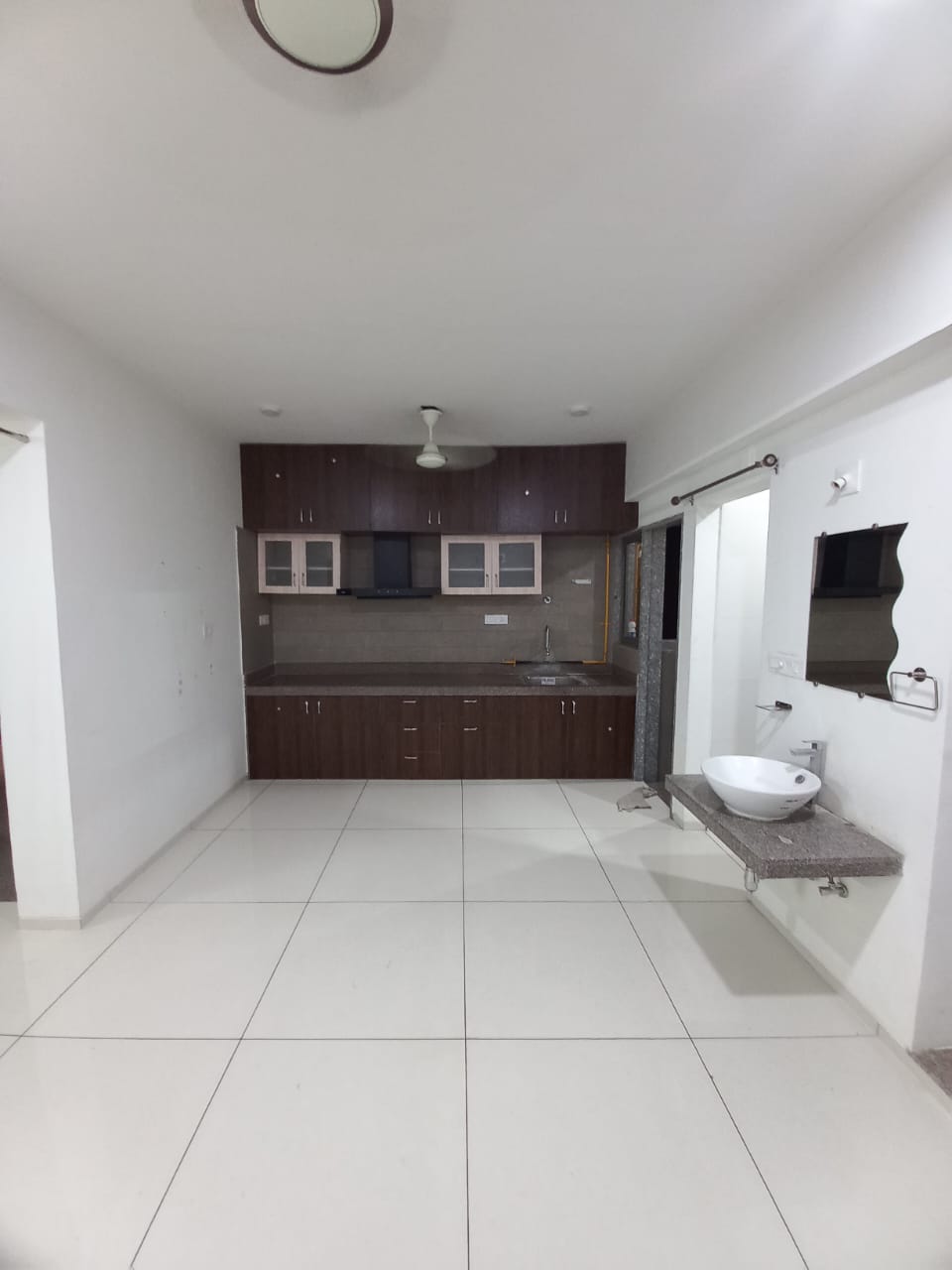 3 BHK 2254 Sq.FT Residential Flat for Rent in Vastrapur Ahmedabad - Media 4