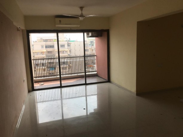 3 BHK 2115 Sq.FT Residential Flat for Rent in Bodakdev Ahmedabad - Media 8