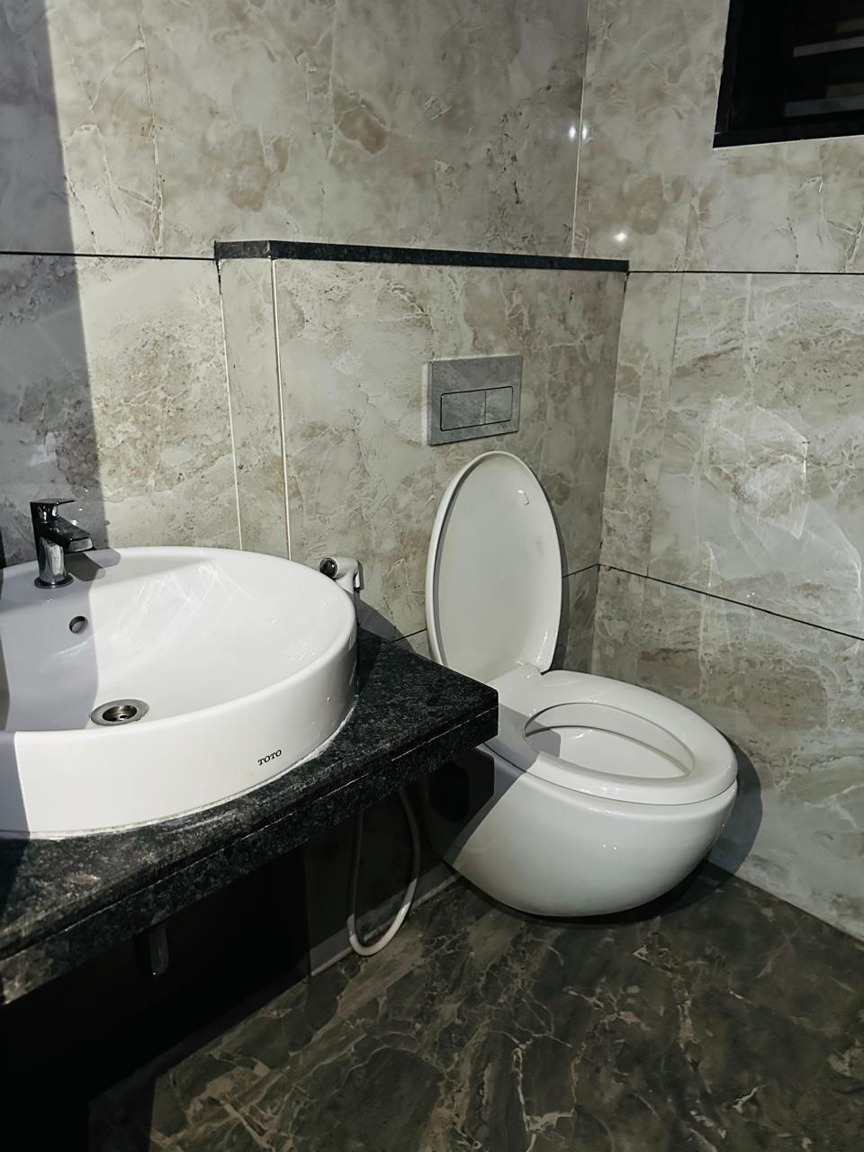 OFFICE 1213 Sq.FT Commercial Office for Rent in Sindhubhavan Road Ahmedabad - Media 5