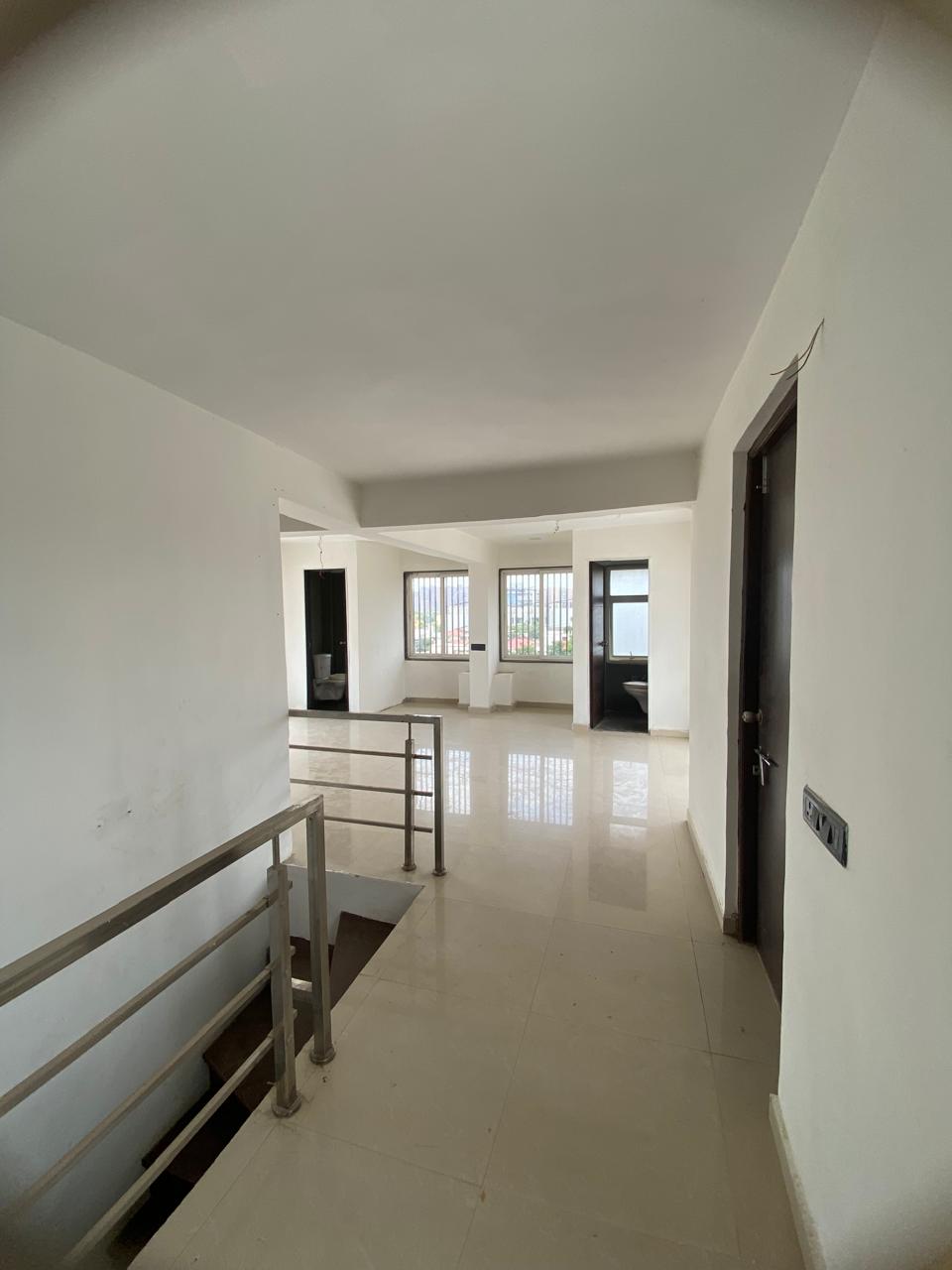 3.5 2500 Sq.FT Residential Duplex Apartment for Rent in Thaltej Ahmedabad - Media 15
