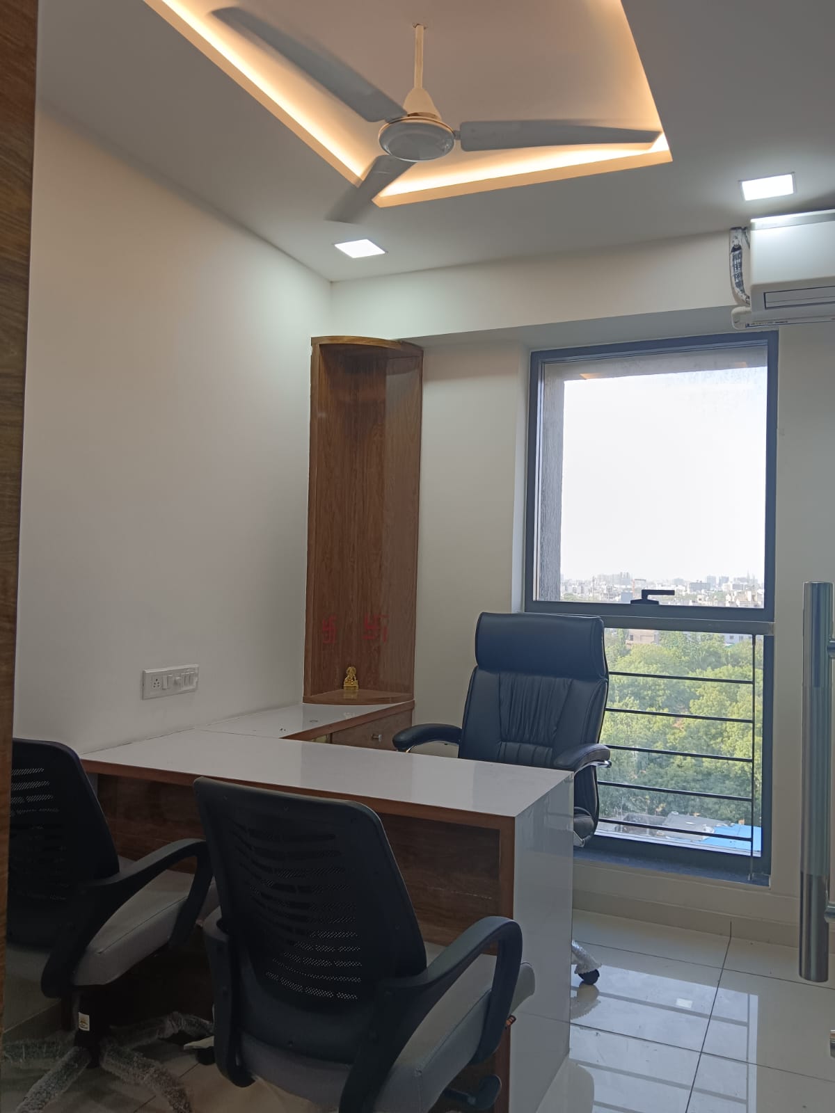 OFFICE 836 Sq.FT Commercial Office for Rent in Sindhubhavan Road Ahmedabad - Media 10