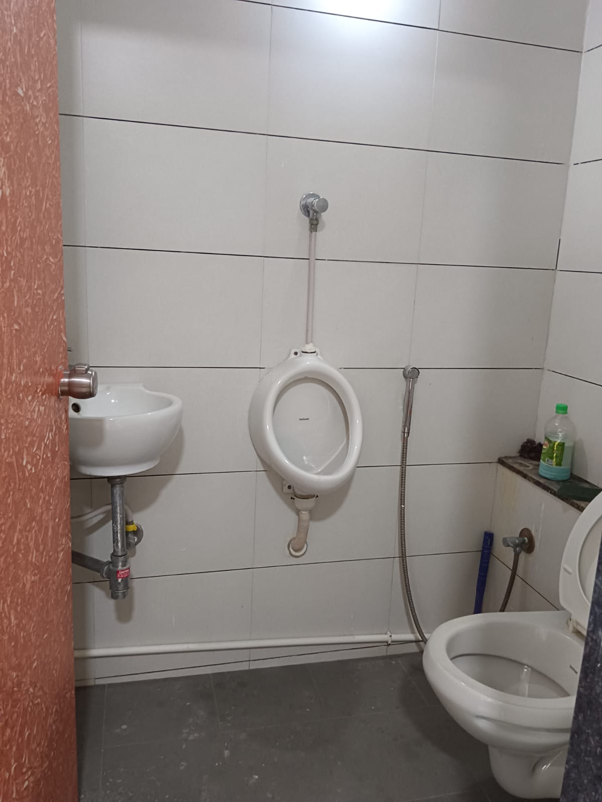 OFFICE 836 Sq.FT Commercial Office for Rent in Sindhubhavan Road Ahmedabad - Media 7