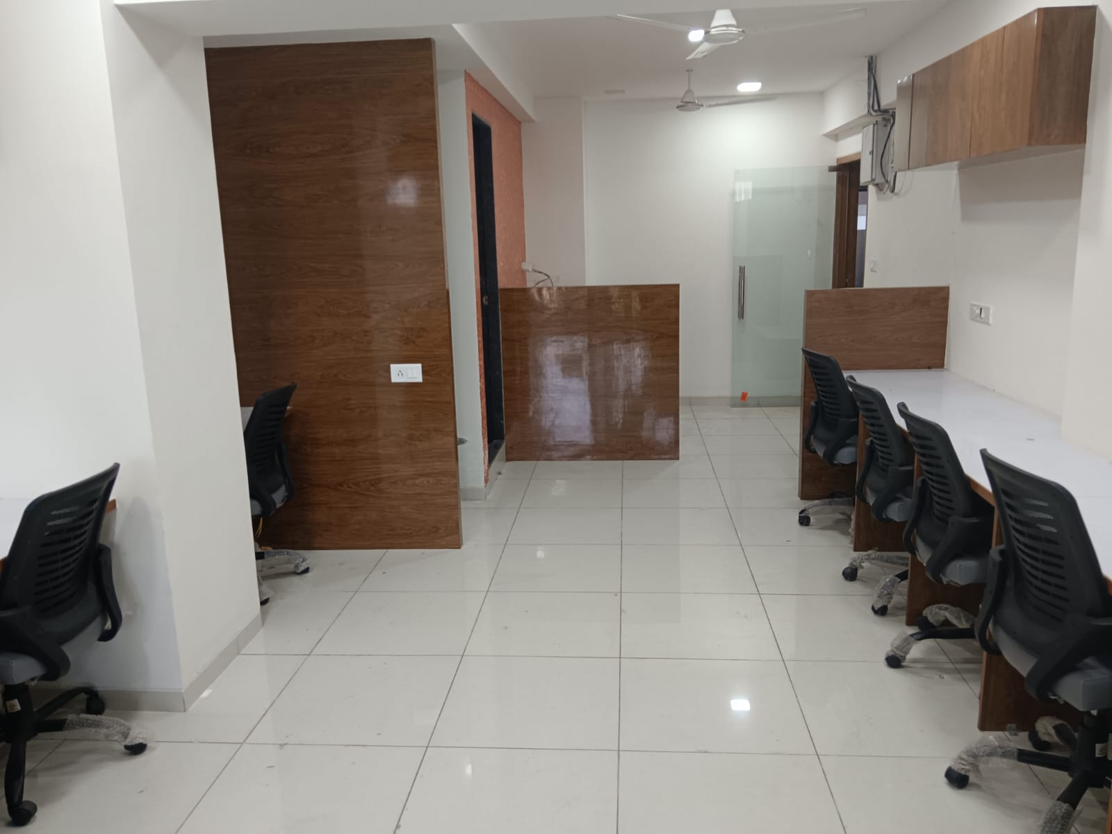 OFFICE 836 Sq.FT Commercial Office for Rent in Sindhubhavan Road Ahmedabad - Media 8