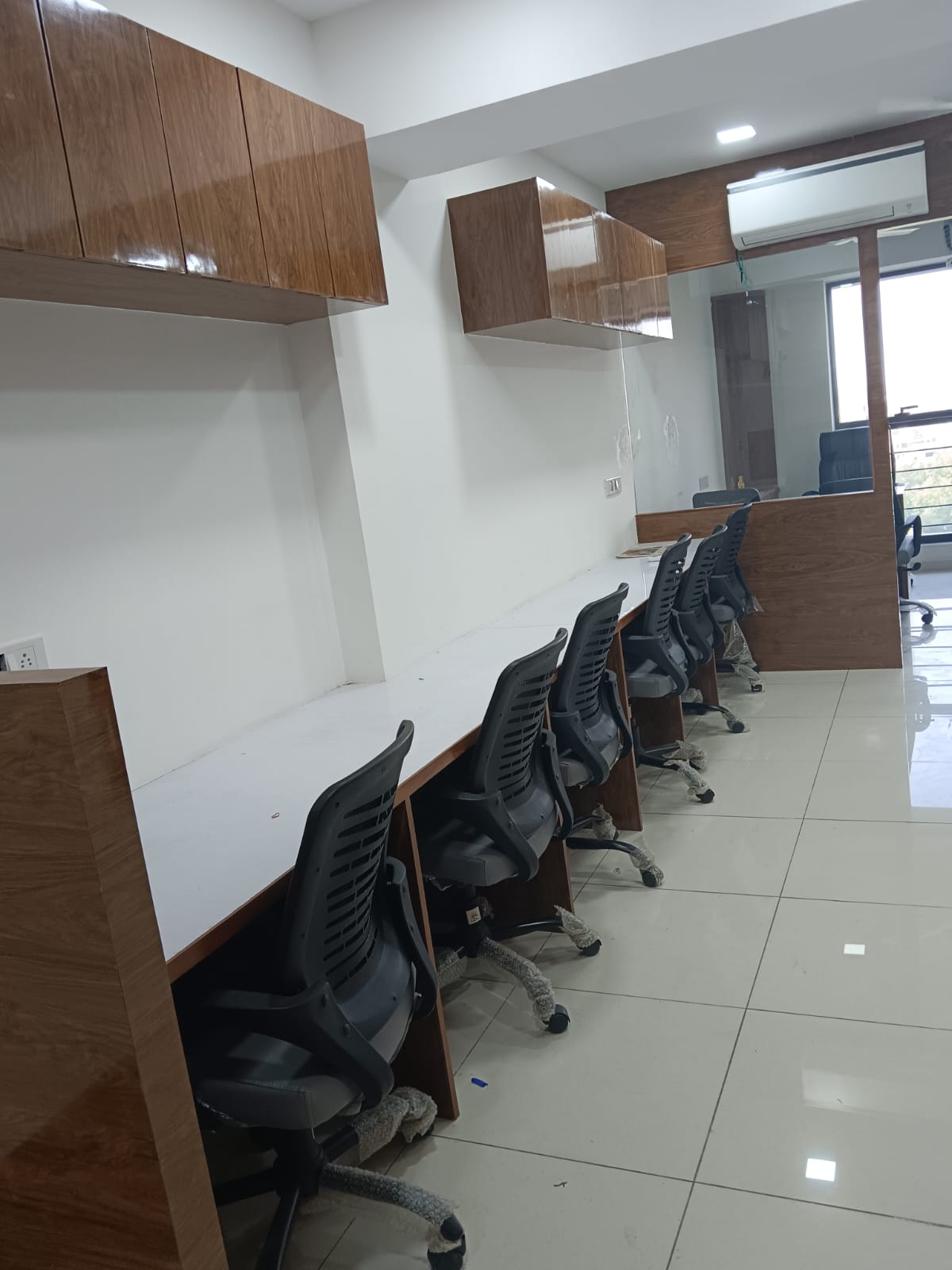 OFFICE 836 Sq.FT Commercial Office for Rent in Sindhubhavan Road Ahmedabad - Media 3