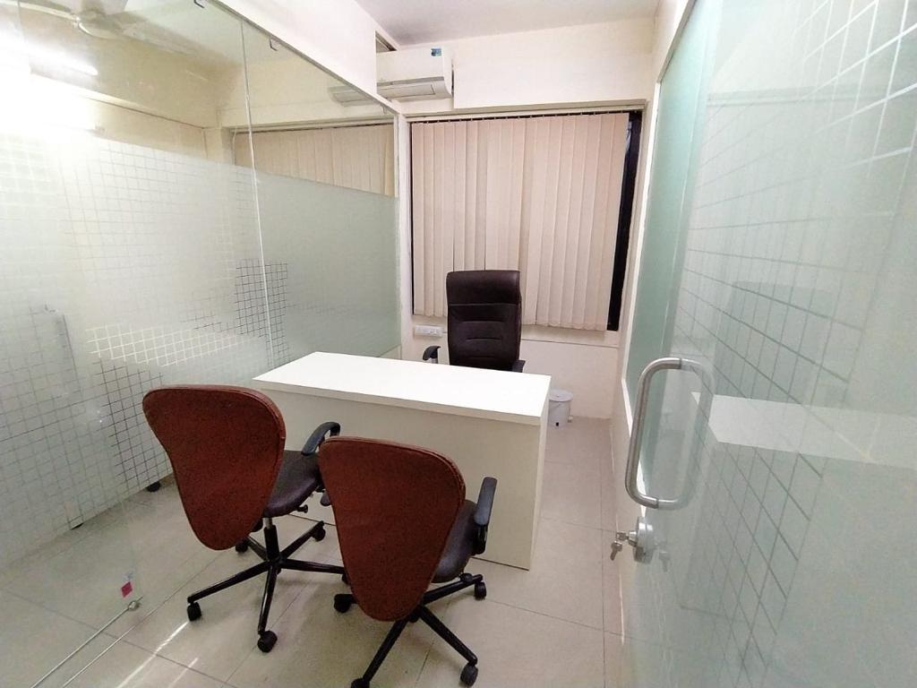 OFFICE 638 Sq.FT Commercial Office for Rent in Makarba Ahmedabad - Media 3