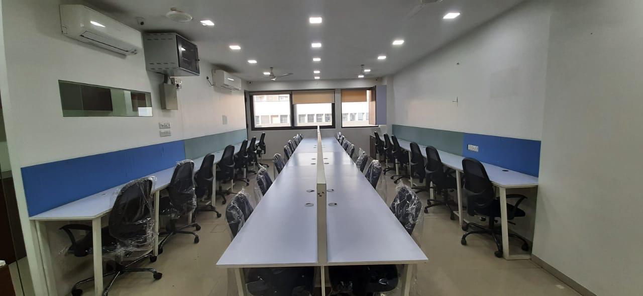 OFFICE 1120 Sq.FT Commercial Office for Rent in Vastrapur Ahmedabad - Media 9