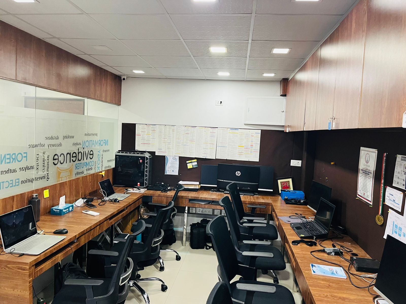 OFFICE 1400 Sq.FT Commercial Office for Rent in Ambli-bopal Road Ahmedabad