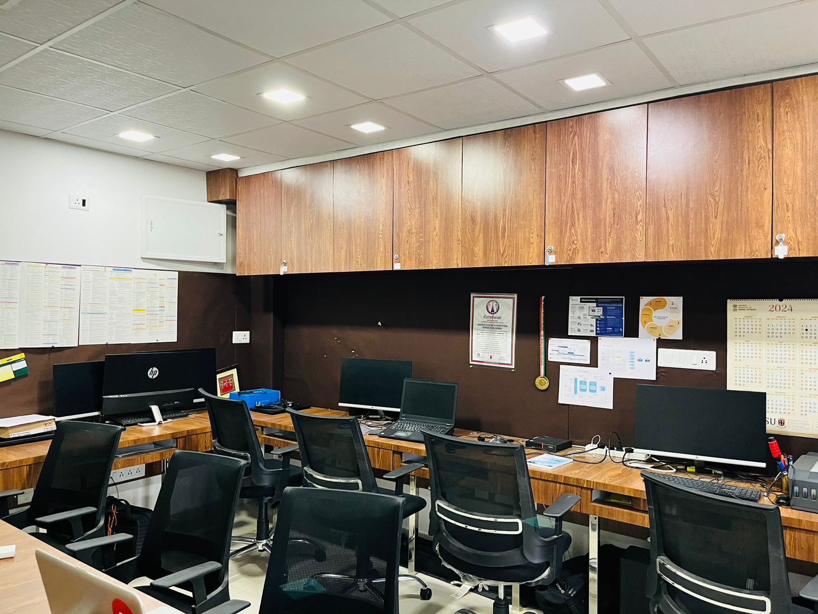 OFFICE 1400 Sq.FT Commercial Office for Rent in Ambli-bopal Road Ahmedabad - Media 2