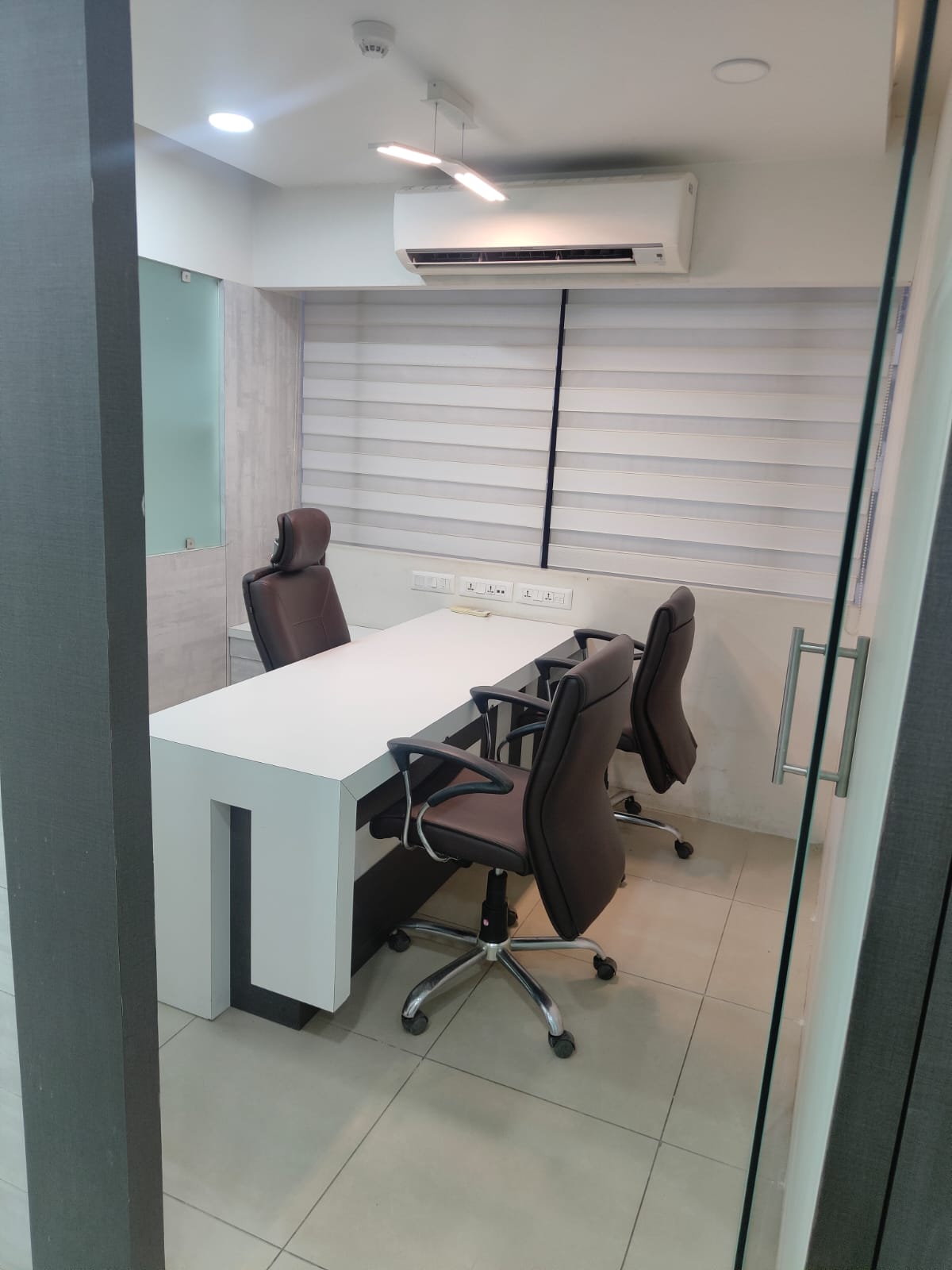 OFFICE 875 Sq.FT Commercial Office for Rent in Makarba Ahmedabad - Media 8