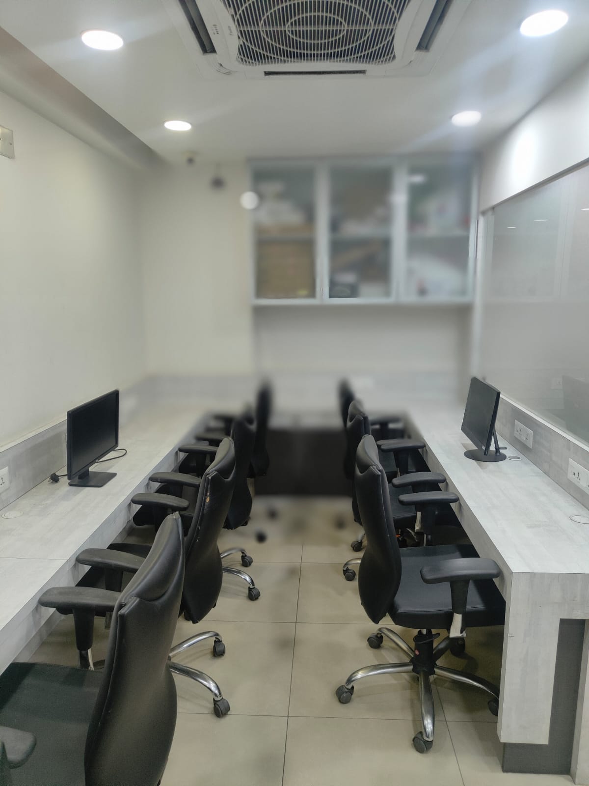 OFFICE 875 Sq.FT Commercial Office for Rent in Makarba Ahmedabad - Media 7