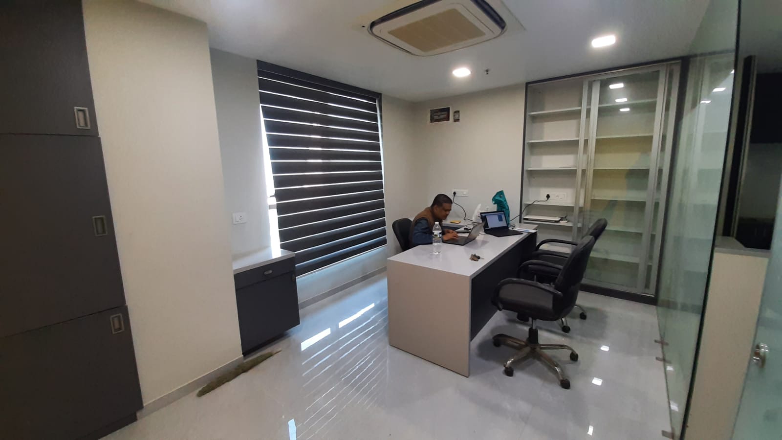 OFFICE 1200 Sq.FT Commercial Office for Rent in Science City Road Ahmedabad - Media 8