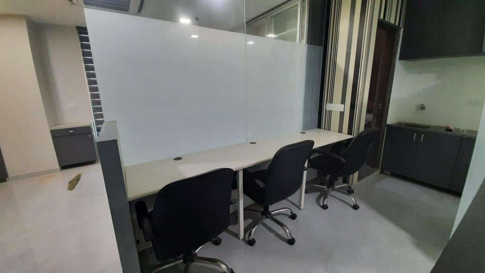 OFFICE 1200 Sq.FT Commercial Office for Rent in Science City Road Ahmedabad - Media 10