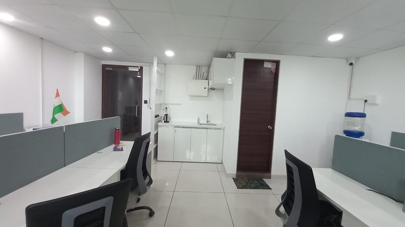 OFFICE 784 Sq.FT Commercial Office for Rent in Vastrapur Ahmedabad - Media 3