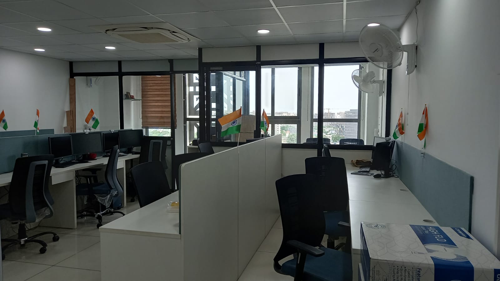 OFFICE 784 Sq.FT Commercial Office for Rent in Vastrapur Ahmedabad