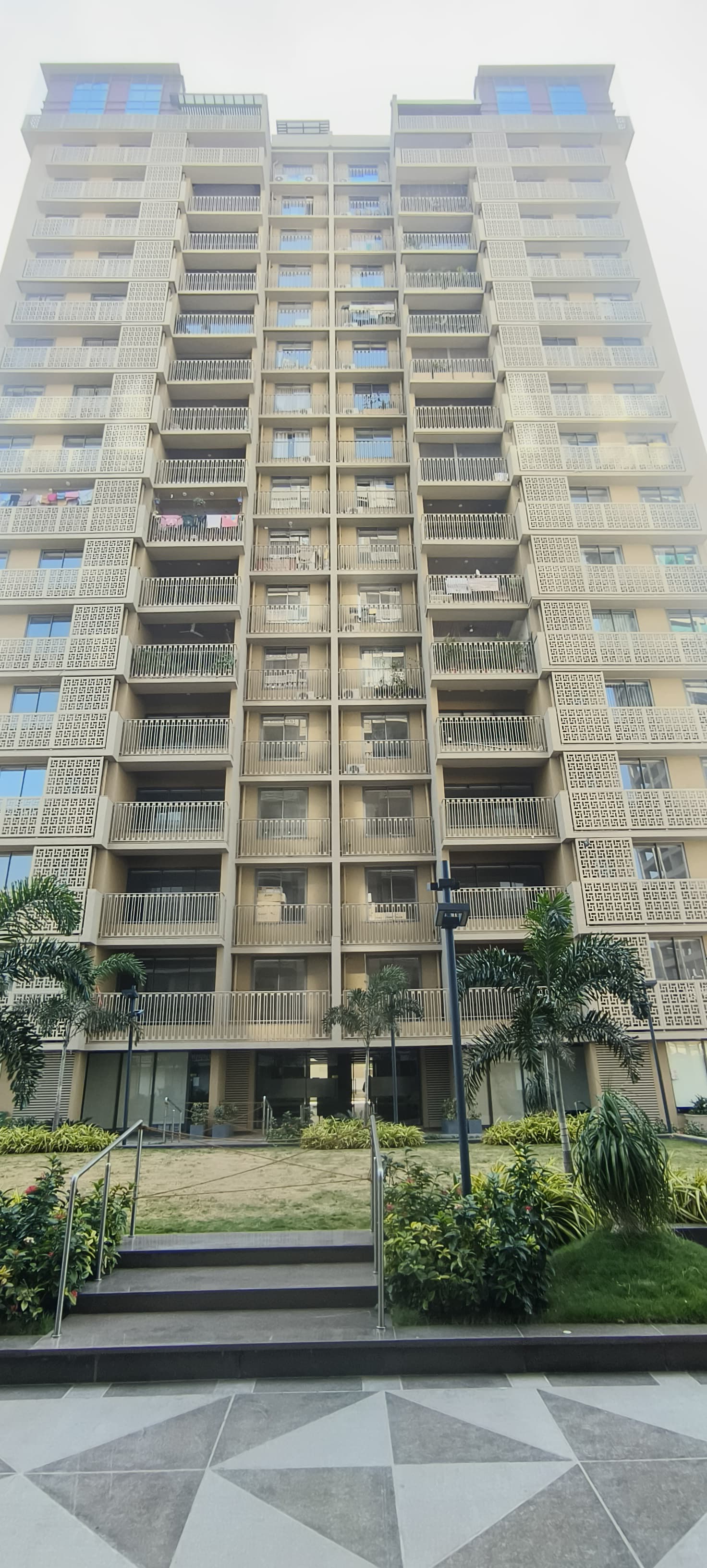 4 BHK 2990 Sq.FT Residential Flat for Rent in Thaltej Ahmedabad - Media 5