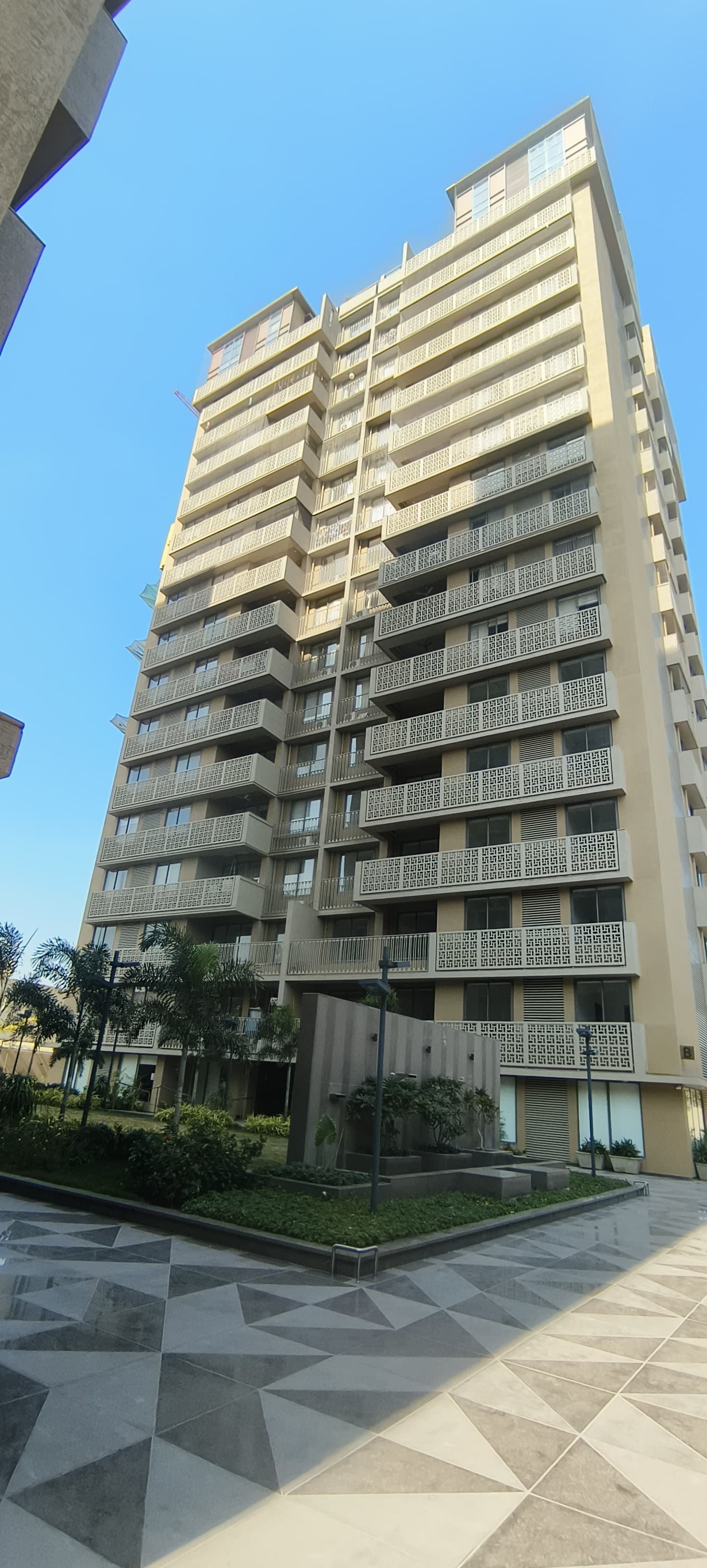 4 BHK 2990 Sq.FT Residential Flat for Rent in Thaltej Ahmedabad - Media 2