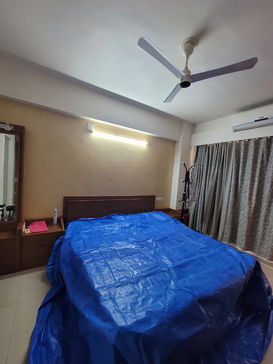 5 BHK 3960 Sq.FT Residential Flat for Rent in Vaishnodevi Circle Ahmedabad