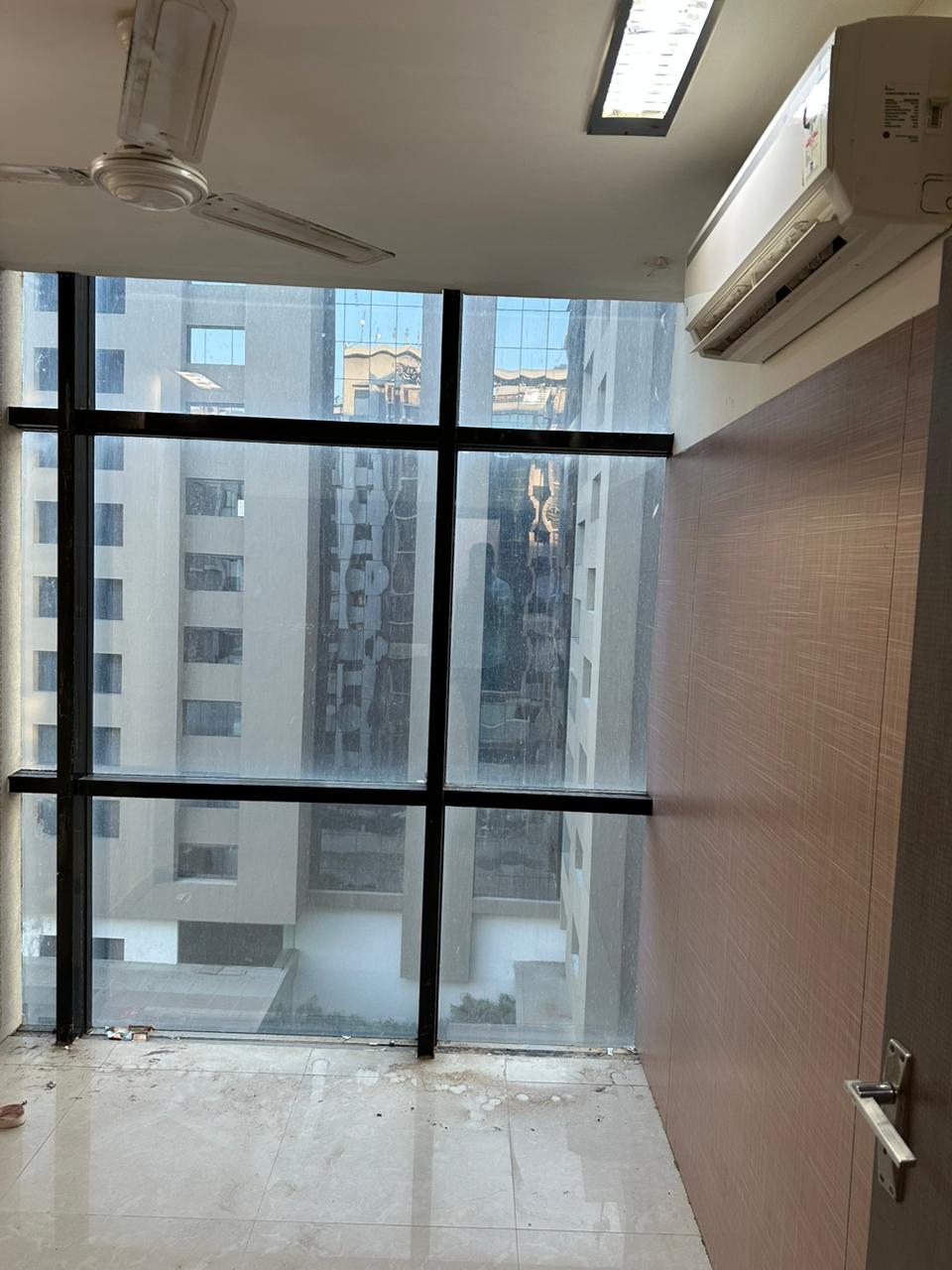 OFFICE 1600 Sq.FT Commercial Office for Rent in Sola Ahmedabad - Media 4