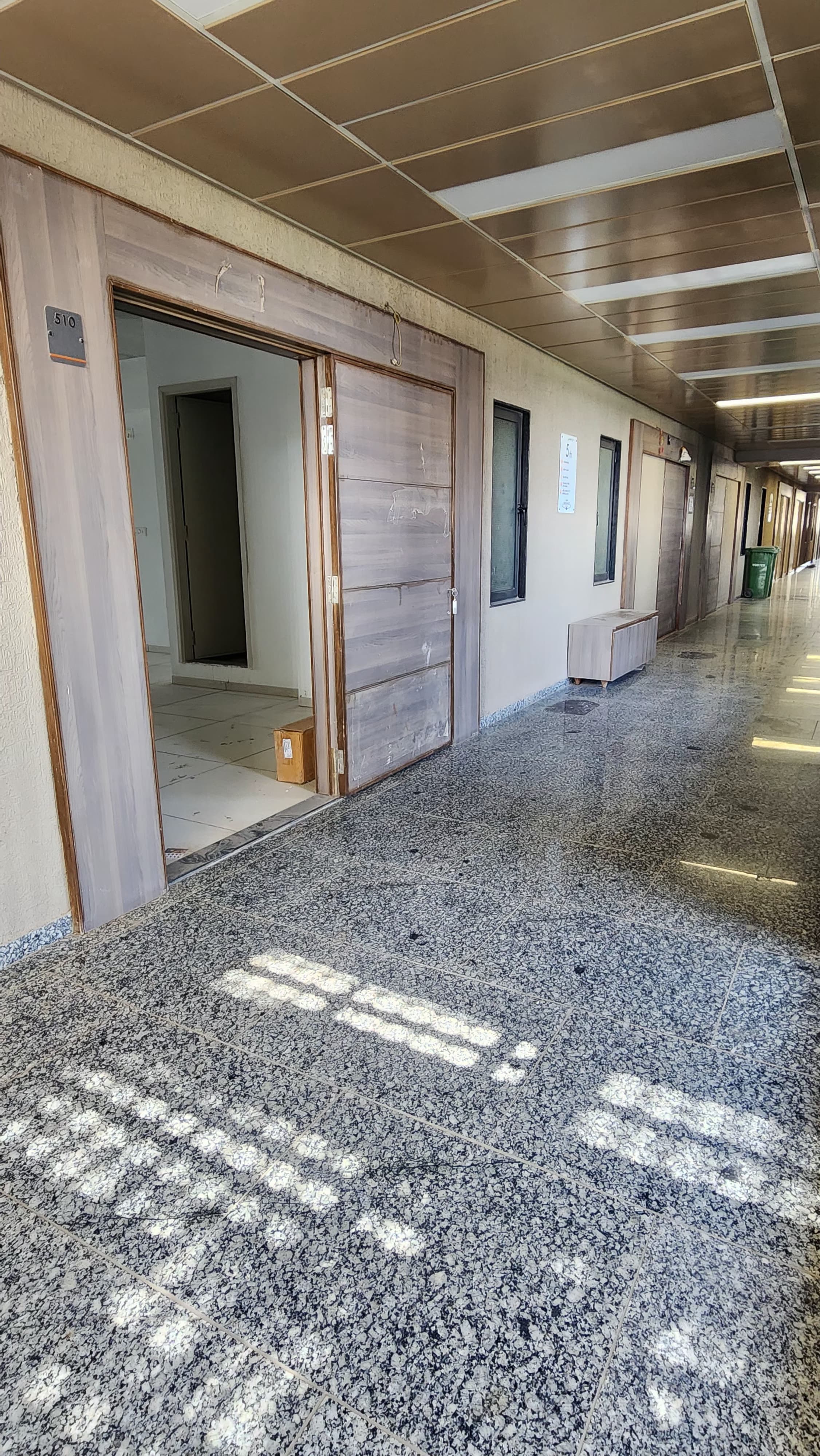 OFFICE 1690 Sq.FT Commercial Office for Rent in Sg Highway Ahmedabad - Media 4