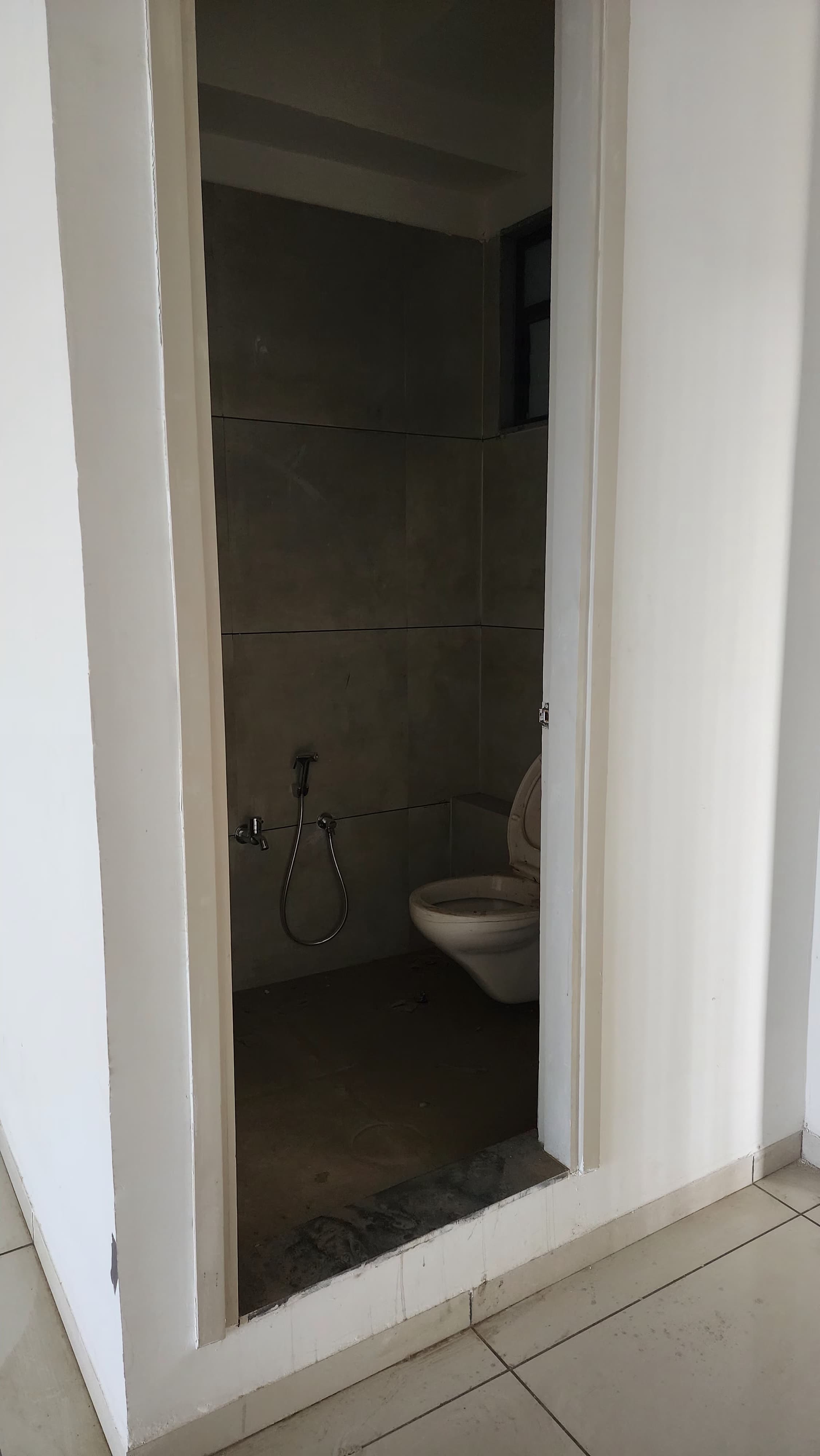 OFFICE 1690 Sq.FT Commercial Office for Rent in Sg Highway Ahmedabad - Media 2
