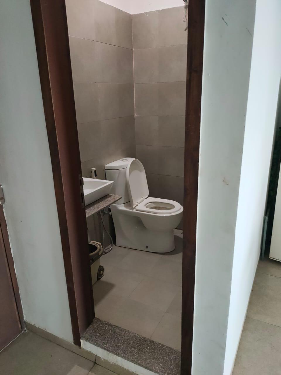 OFFICE 795 Sq.FT Commercial Office for Rent in Thaltej Ahmedabad - Media 8