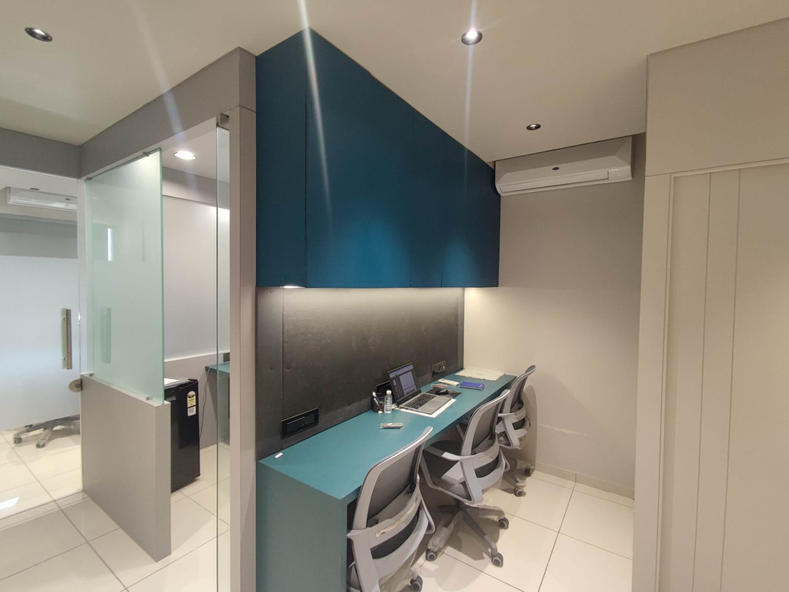 OFFICE 737 Sq.FT Commercial Office for Rent in Sg Highway Ahmedabad - Media 2