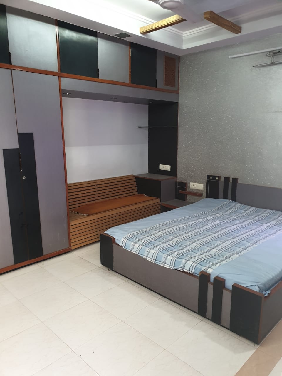 4 BHK 207 Sq.YRD Residential Bunglow for Sell in Sindhubhavan Road Ahmedabad - Media 5
