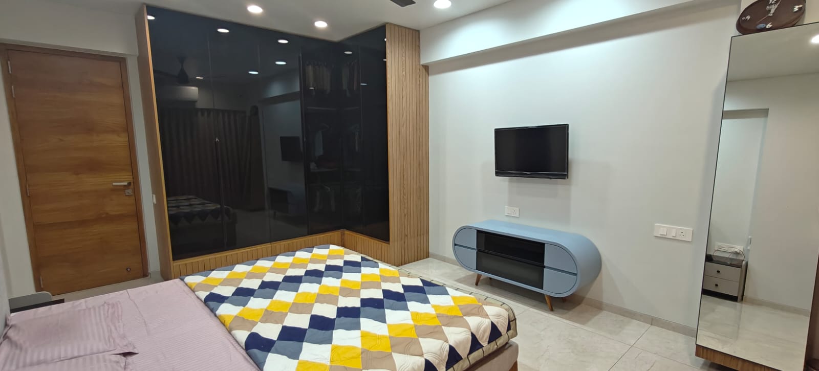 4 BHK 3250 Sq.FT Residential Flat for Sell in Jagatpur Ahmedabad - Media 12