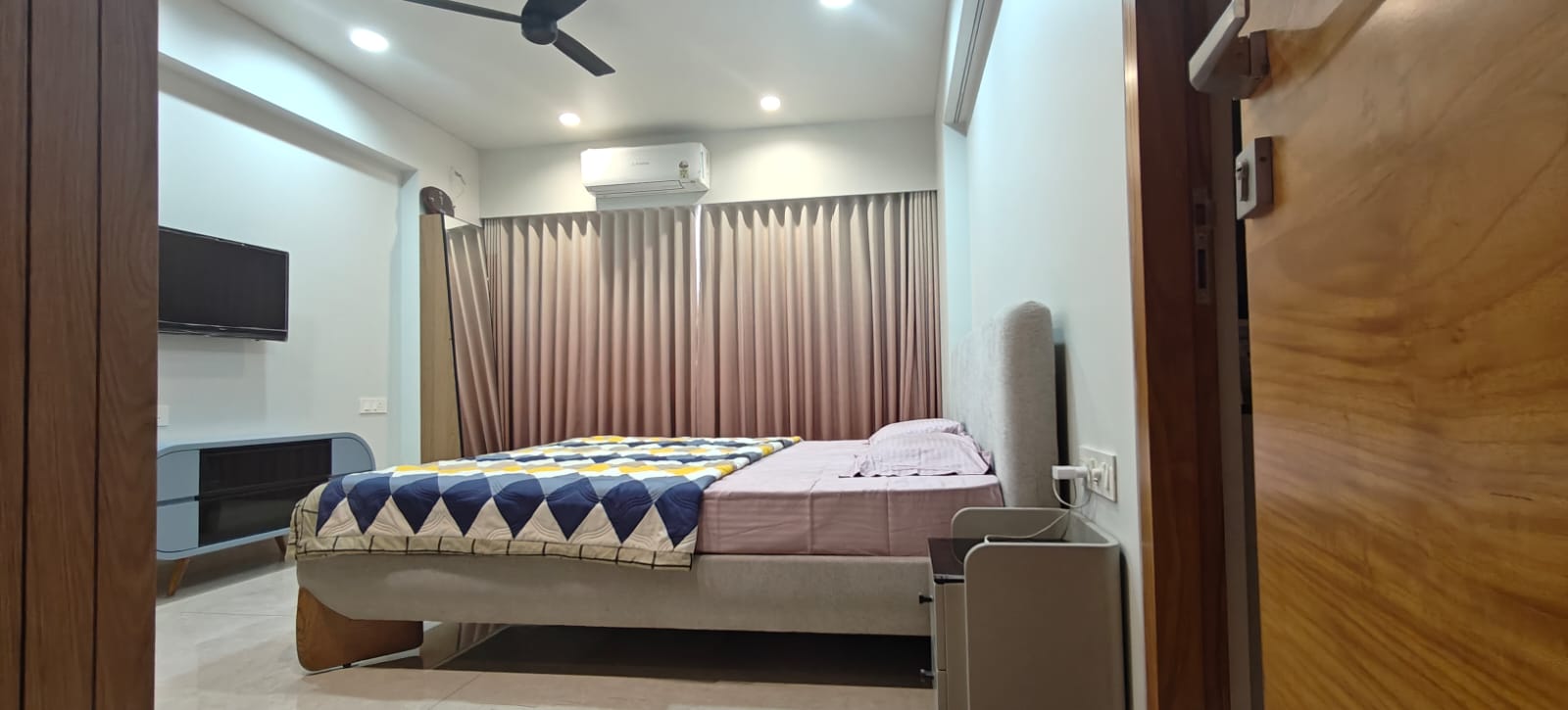 4 BHK 3250 Sq.FT Residential Flat for Sell in Jagatpur Ahmedabad - Media 17