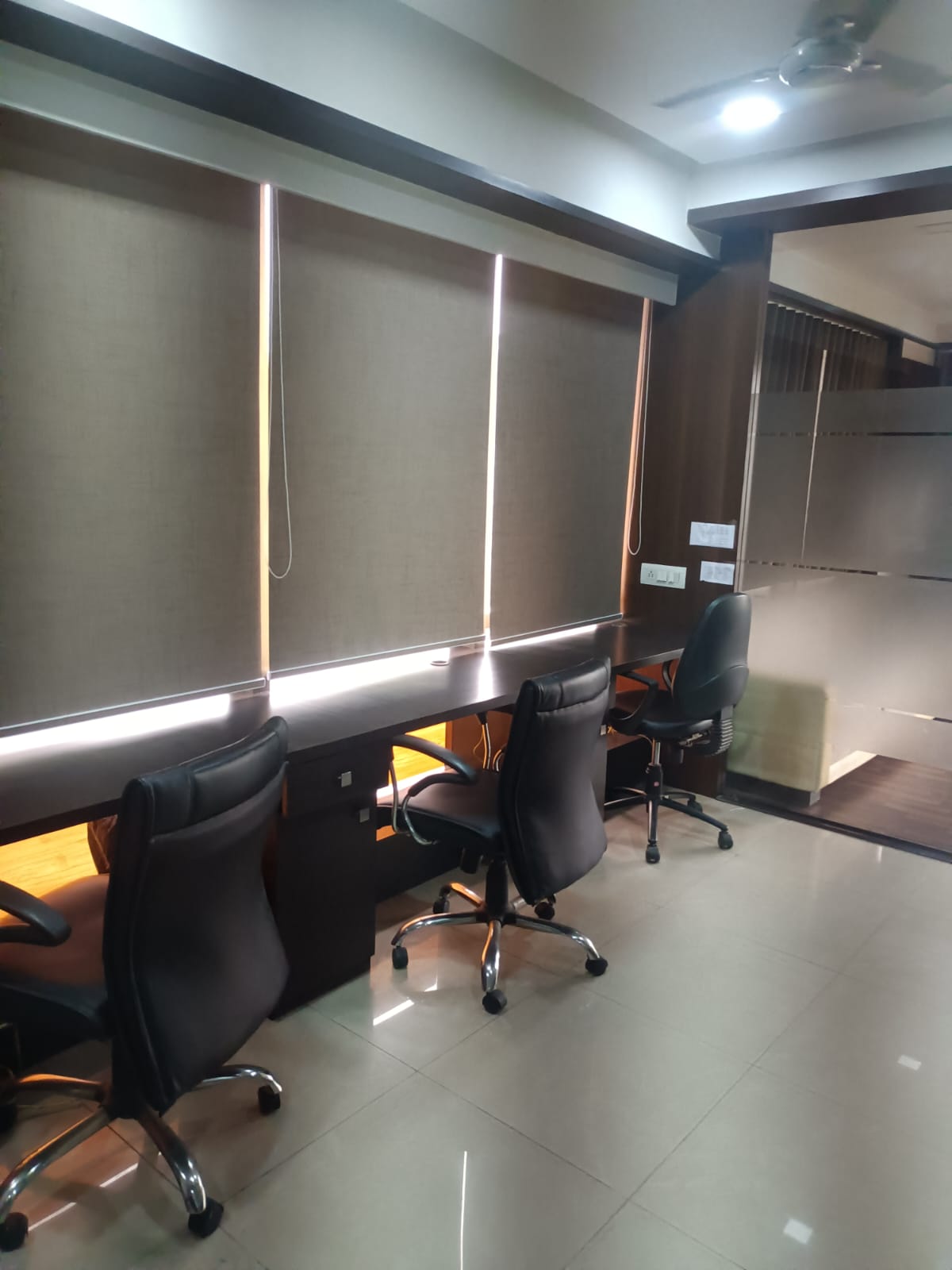 OFFICE 920 Sq.FT Commercial Office for Rent in Thaltej Ahmedabad - Media 5