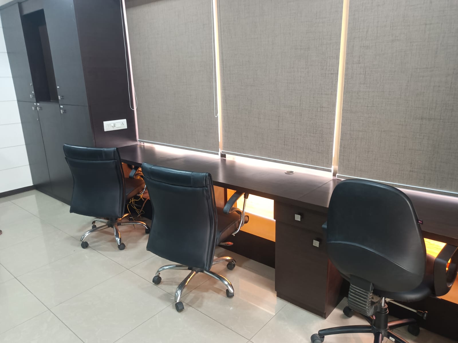 OFFICE 920 Sq.FT Commercial Office for Rent in Thaltej Ahmedabad - Media 3