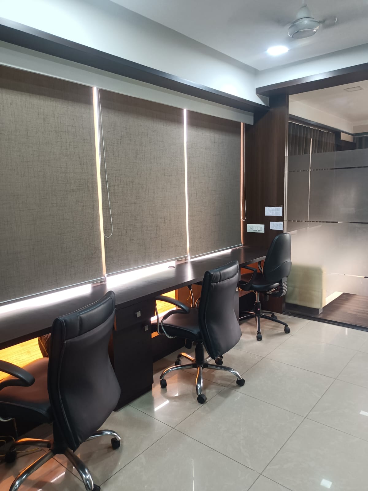OFFICE 920 Sq.FT Commercial Office for Rent in Thaltej Ahmedabad