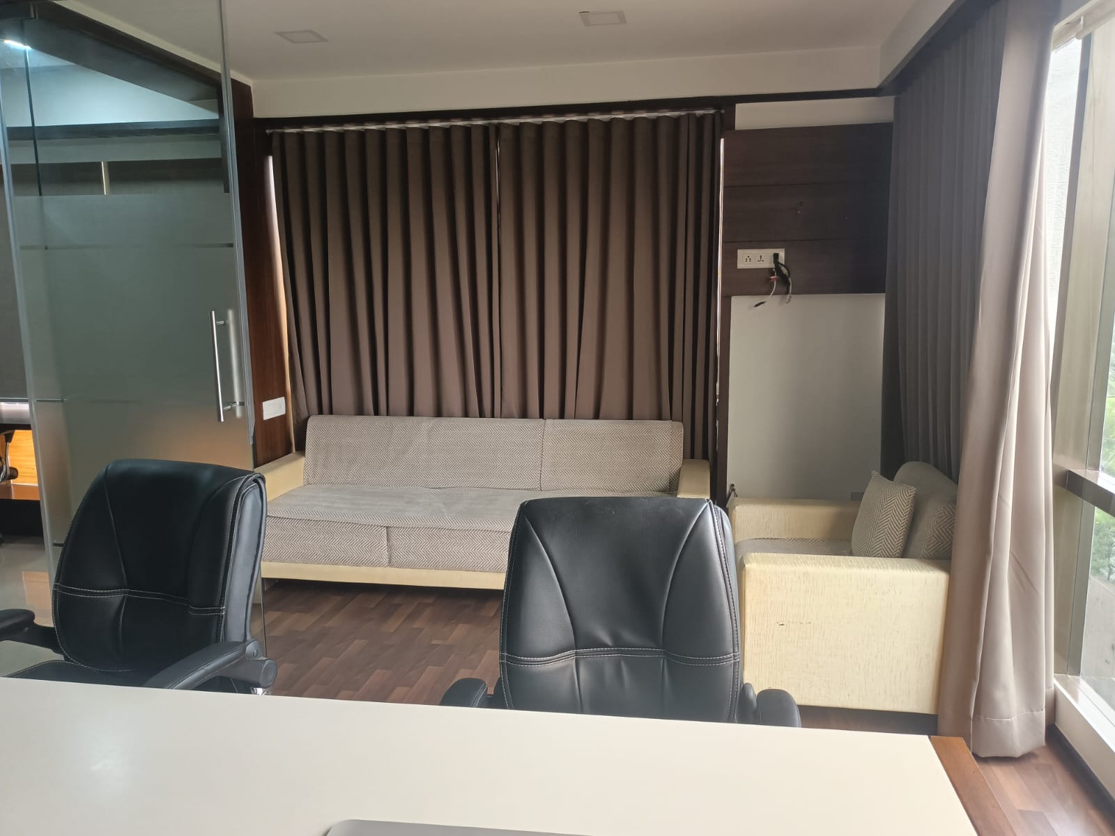 OFFICE 920 Sq.FT Commercial Office for Rent in Thaltej Ahmedabad - Media 4