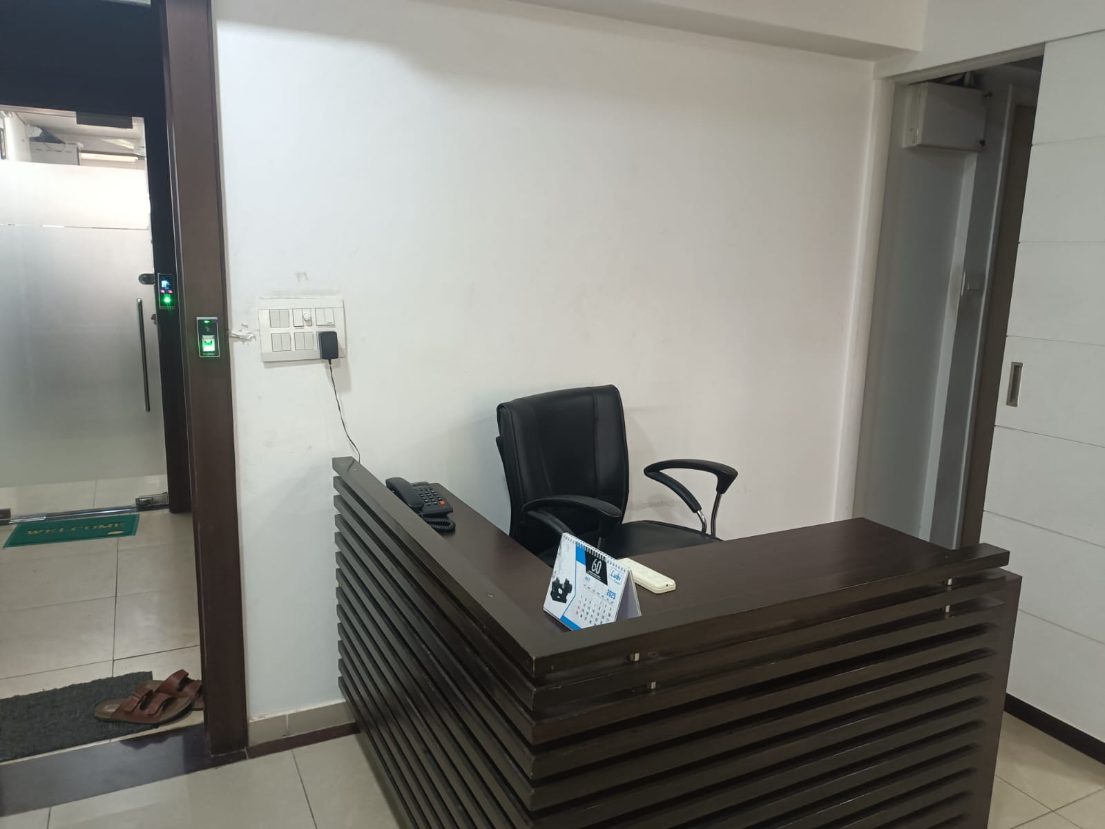 OFFICE 920 Sq.FT Commercial Office for Rent in Thaltej Ahmedabad - Media 9