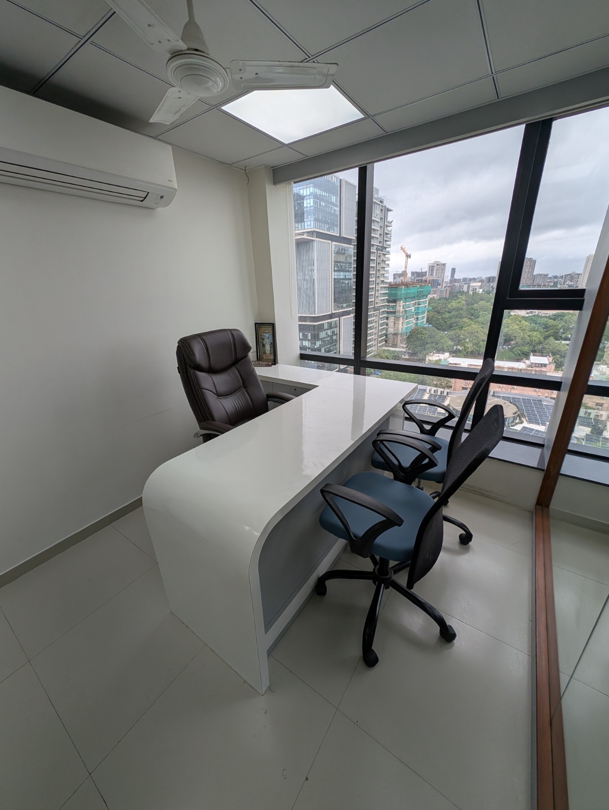 OFFICE 915 Sq.FT Commercial Office for Rent in Ambli-bopal Road Ahmedabad