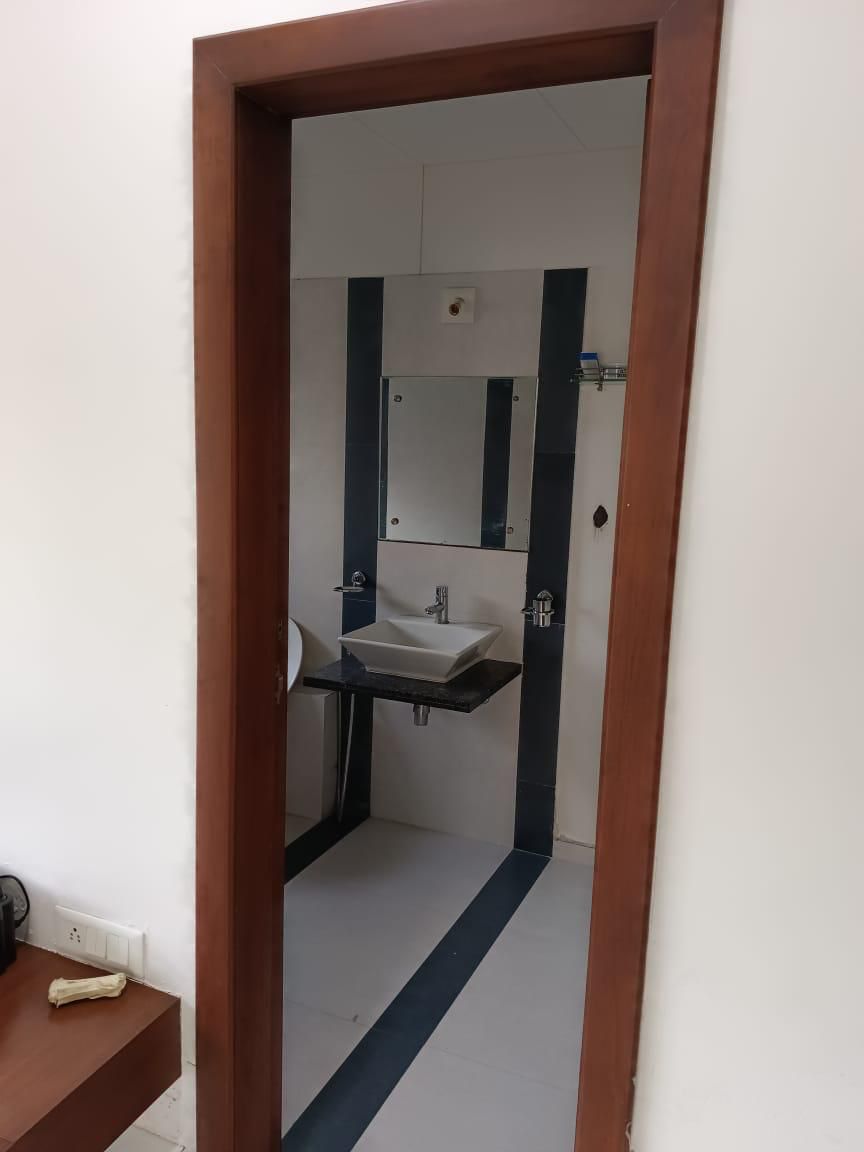 5 BHK 610 Sq.YRD Residential Bunglow for Sell in Thaltej Ahmedabad - Media 11