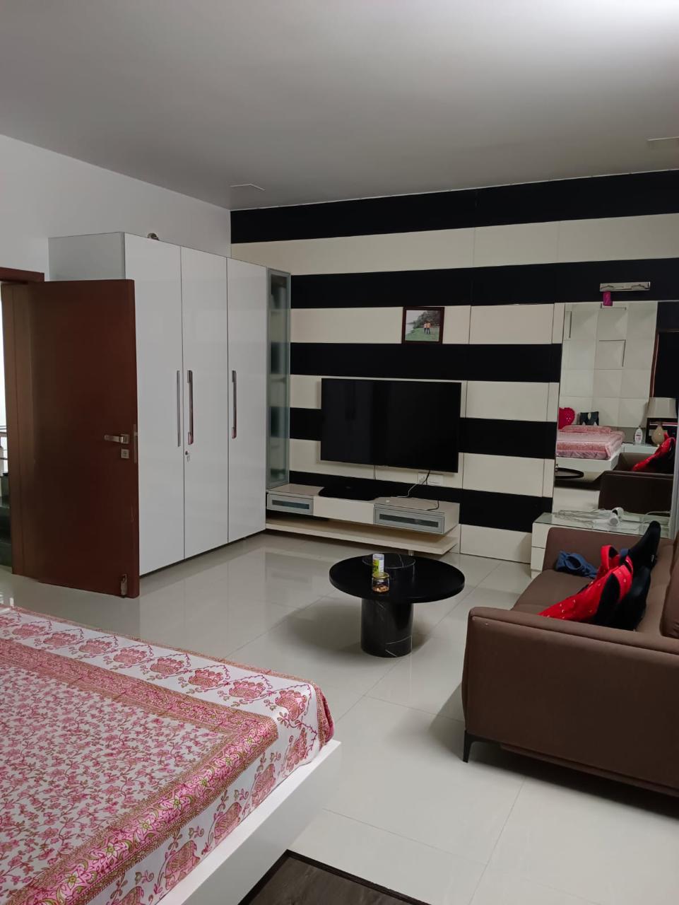 5 BHK 610 Sq.YRD Residential Bunglow for Sell in Thaltej Ahmedabad - Media 18