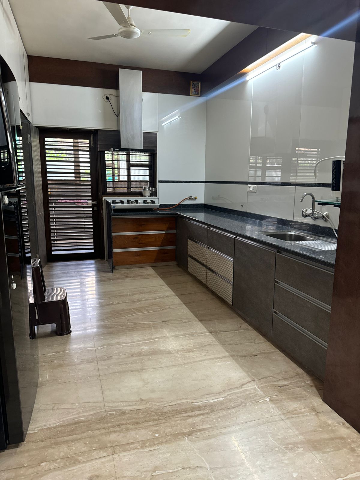 5 BHK 462 Sq.YRD Residential Bunglow for Sell in Thaltej Ahmedabad - Media 4