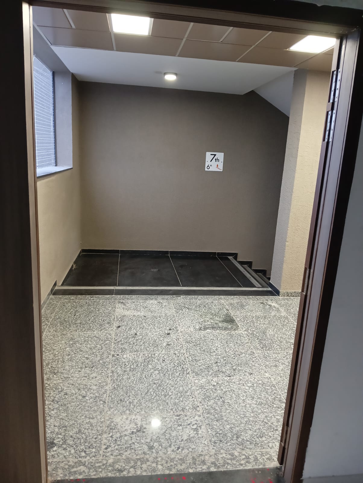 OFFICE 885 Sq.FT Commercial Office for Rent in Sg Highway Ahmedabad - Media 6