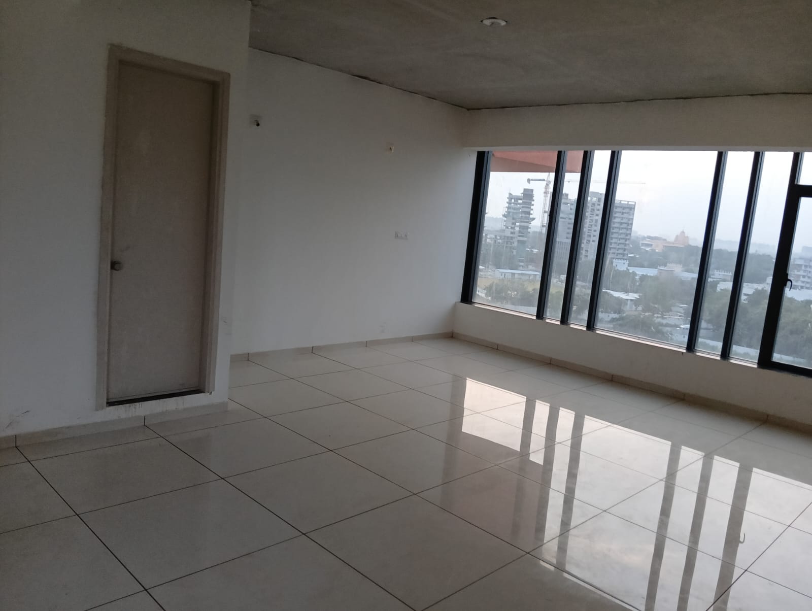 OFFICE 885 Sq.FT Commercial Office for Rent in Sg Highway Ahmedabad - Media 7