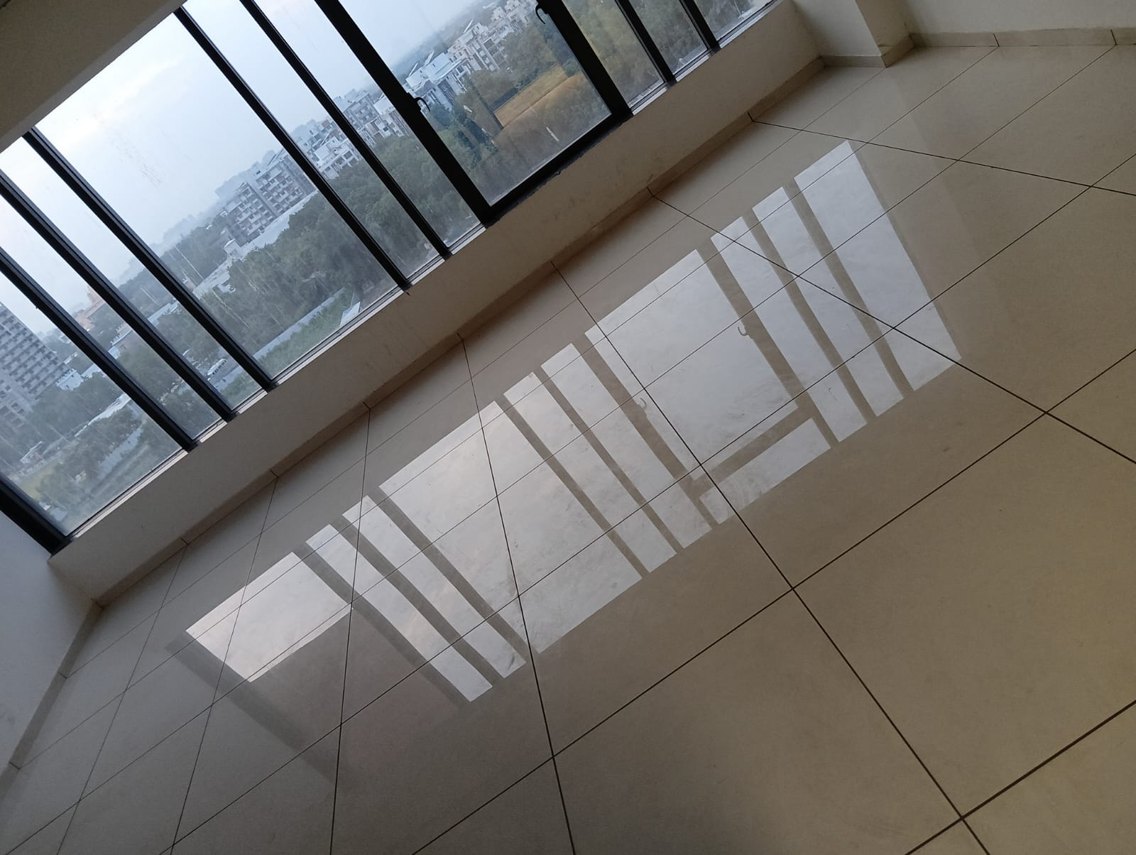 OFFICE 885 Sq.FT Commercial Office for Rent in Sg Highway Ahmedabad - Media 9